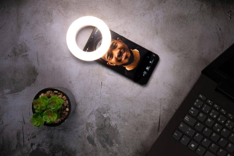 how to put light on iphone when it rings